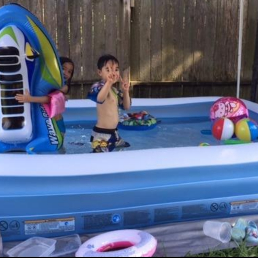 Giant Inflatable Family Pool - Picture 2 of 8